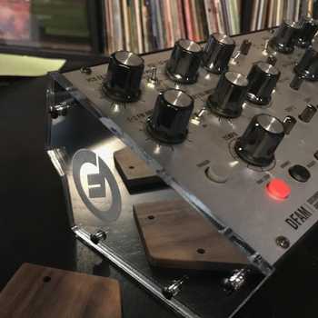 Synthesizer cheeks